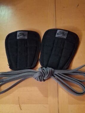 Nike Men Accessories Black Tongue Pads with Gray Laces